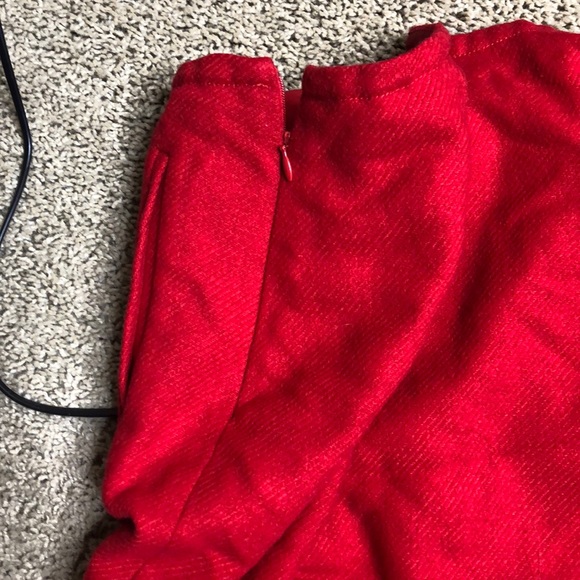 Red skirt - Picture 3 of 4
